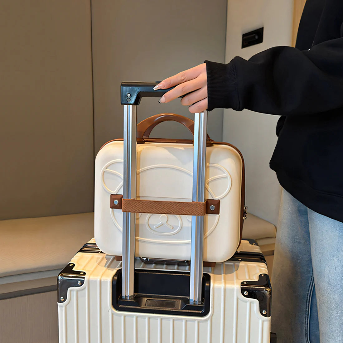 Portable Vanity Hard Shell Bag – Perfect for Travel & Storage!